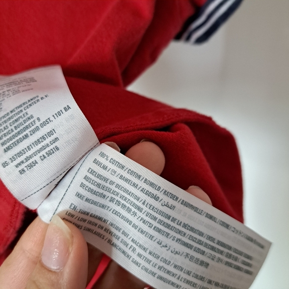 Hollister | red preppy cropped women's t shirt - Picture 9 of 11